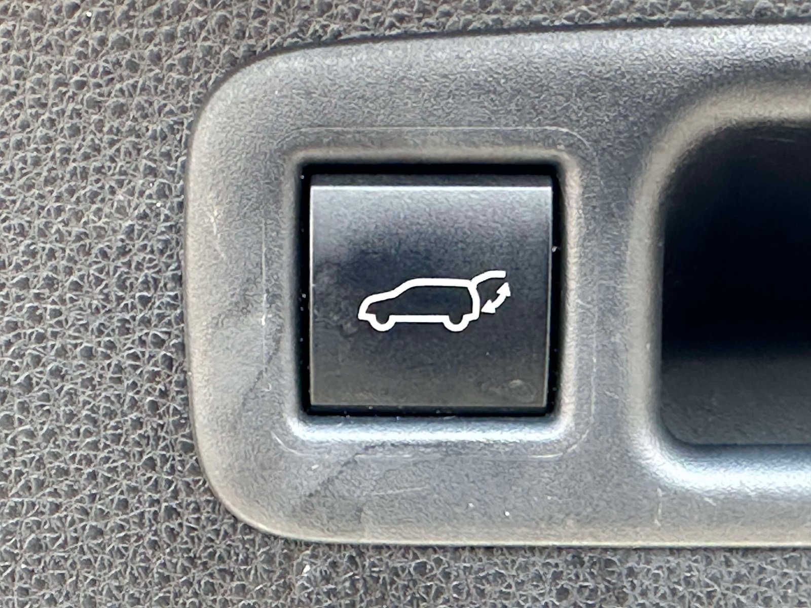 Used 2021 Toyota Highlander XLE AWD/4WD image 12