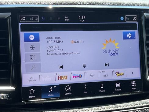 Used 2024 Chrysler Pacifica Limited FWD image 12