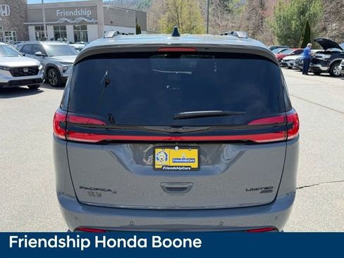 Used 2023 Chrysler Pacifica Limited w/ Uconnect Theater Family Group image 6