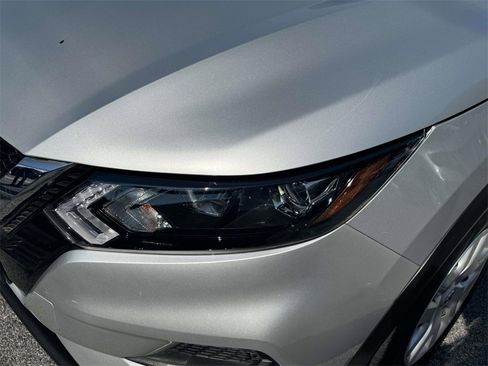 Used 2020 Nissan Rogue Sport S image 6