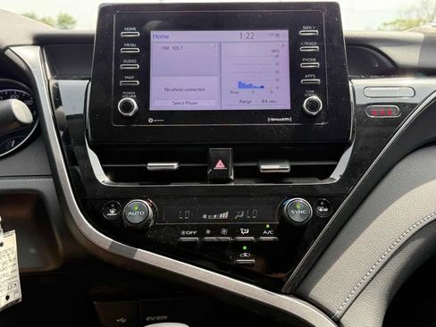 Used 2023 Toyota Camry SE image 9