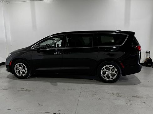 Used 2024 Chrysler Pacifica Limited FWD image 13