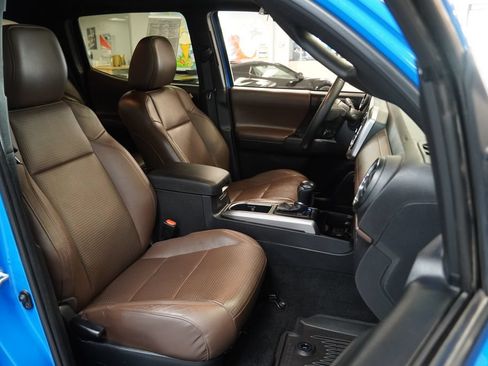 Used 2021 Toyota Tacoma Limited AWD/4WD image 35