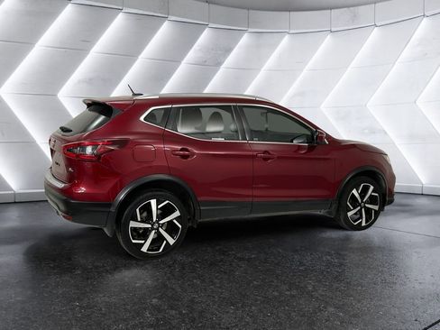 Used 2020 Nissan Rogue Sport SL image 4