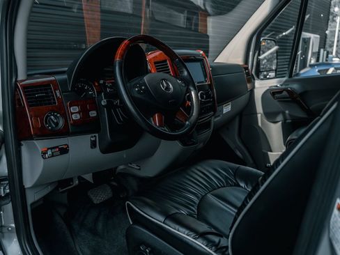 Used 2018 Mercedes-Benz Sprinter 3500 image 4
