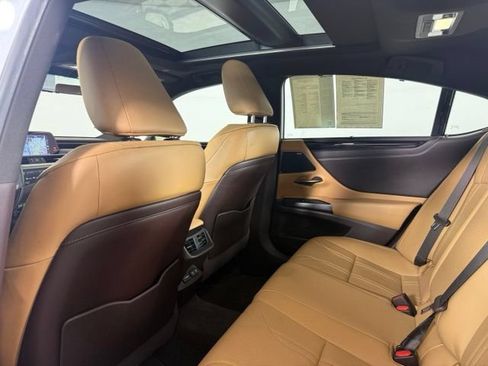 Used 2021 Lexus ES 350 Ultra Luxury w/ Accessory Package FWD image 19