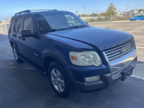Used 2006 Ford Explorer XLT RWD image 2