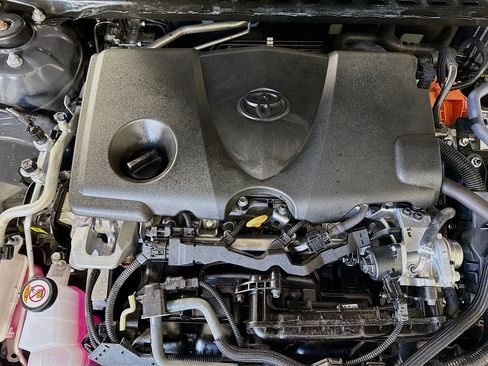 Used 2025 Toyota Camry SE image 39