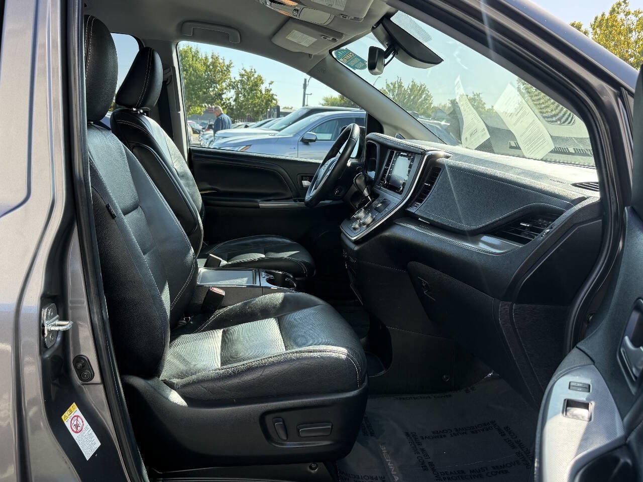 Used 2018 Toyota Sienna SE FWD image 21