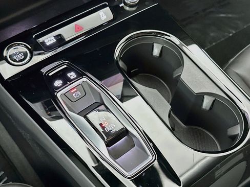 Used 2025 Audi A6 e-tron Premium RWD image 7