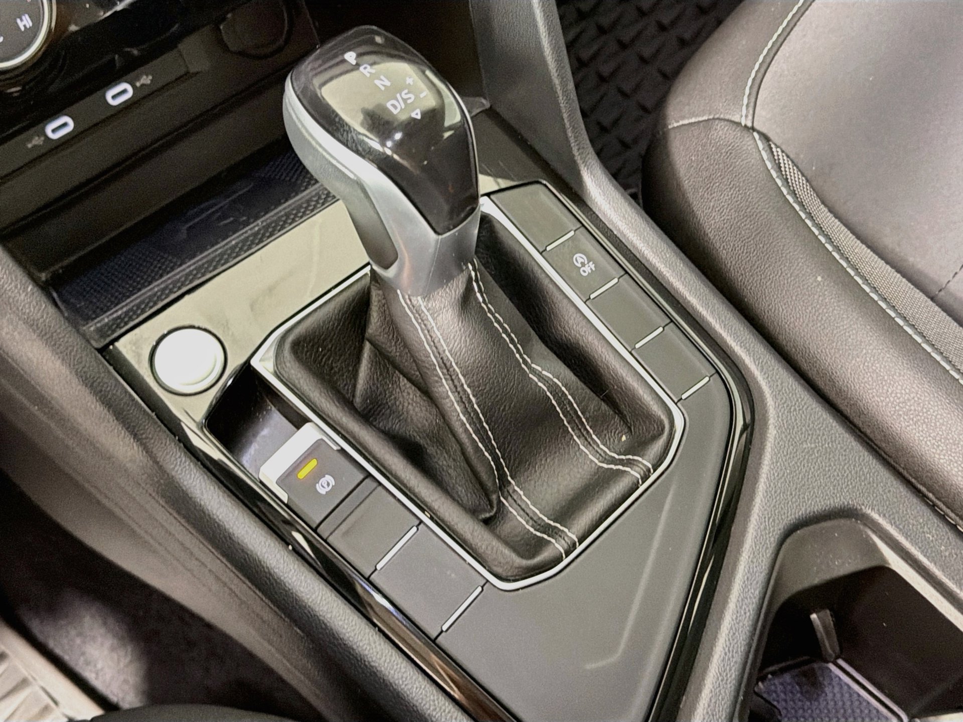 Certified 2023 Volkswagen Taos SE w/ Panoramic Sunroof Package FWD image 14