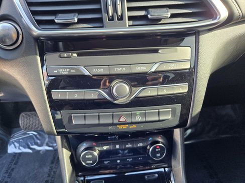 Used 2019 INFINITI QX30 image 18