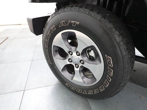 Used 2016 Jeep Wrangler Sahara image 22