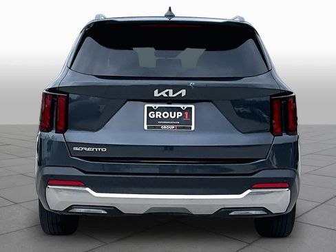 Used 2024 Kia Sorento S w/ Panoramic Sunroof Package FWD image 5