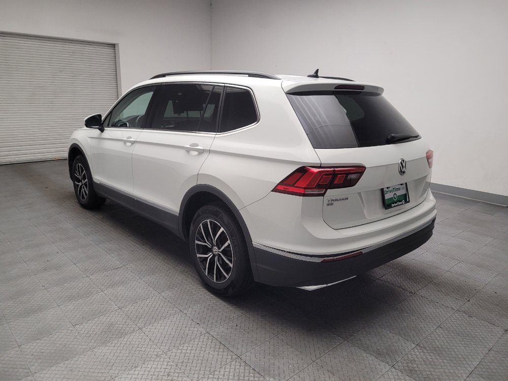 Used 2021 Volkswagen Tiguan SE w/ Panoramic Sunroof Package FWD image 5