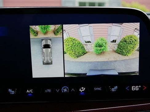 Used 2024 Chevrolet Traverse Z71 w/ Enhanced Driving Package AWD/4WD image 30