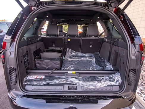 New 2026 Land Rover Discovery Limited Edition image 52