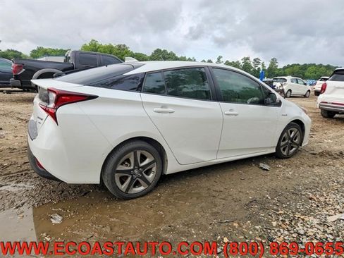 Used 2022 Toyota Prius XLE FWD image 2