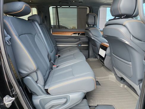 Used 2022 Jeep Grand Wagoneer Series II w/ Premium Group II image 30