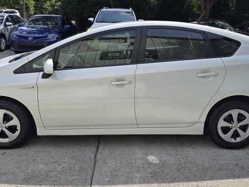 Used 2012 Toyota Prius Three FWD image 2