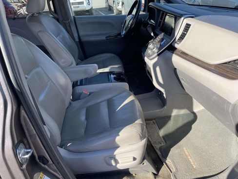 Used 2015 Toyota Sienna XLE w/ XLE Navigation Package image 47