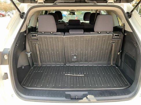 Used 2023 Toyota Highlander L image 7