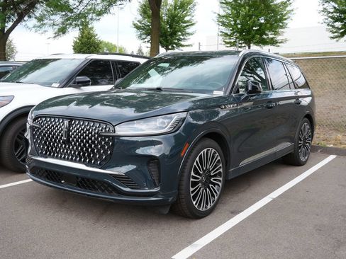 Used 2025 Lincoln Aviator Black Label AWD/4WD image 3