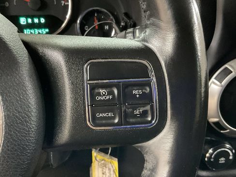 Used 2016 Jeep Wrangler Unlimited Sahara w/ Connectivity Group AWD/4WD image 10