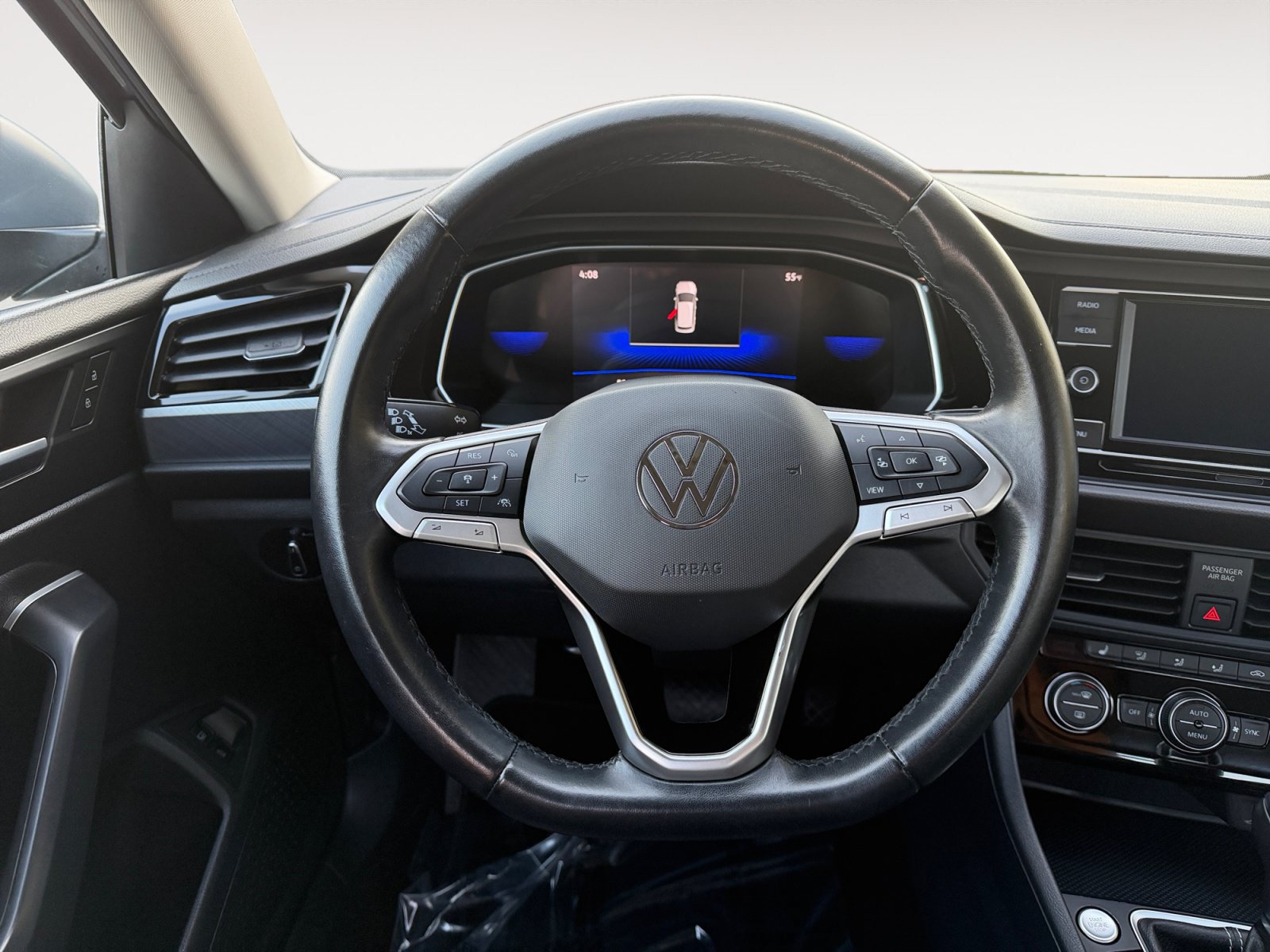 Used 2024 Volkswagen Jetta SE FWD image 12