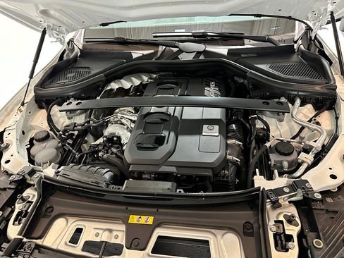 Used 2025 Mercedes-Benz GLC 43 AMG 4MATIC image 40