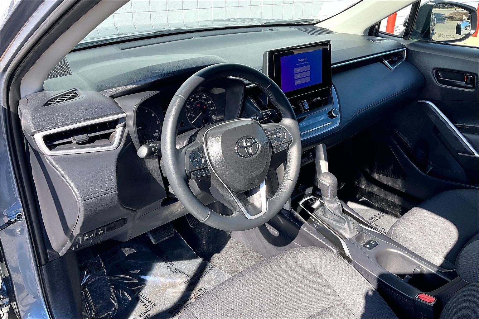 Used 2025 Toyota Corolla Cross LE AWD/4WD image 18