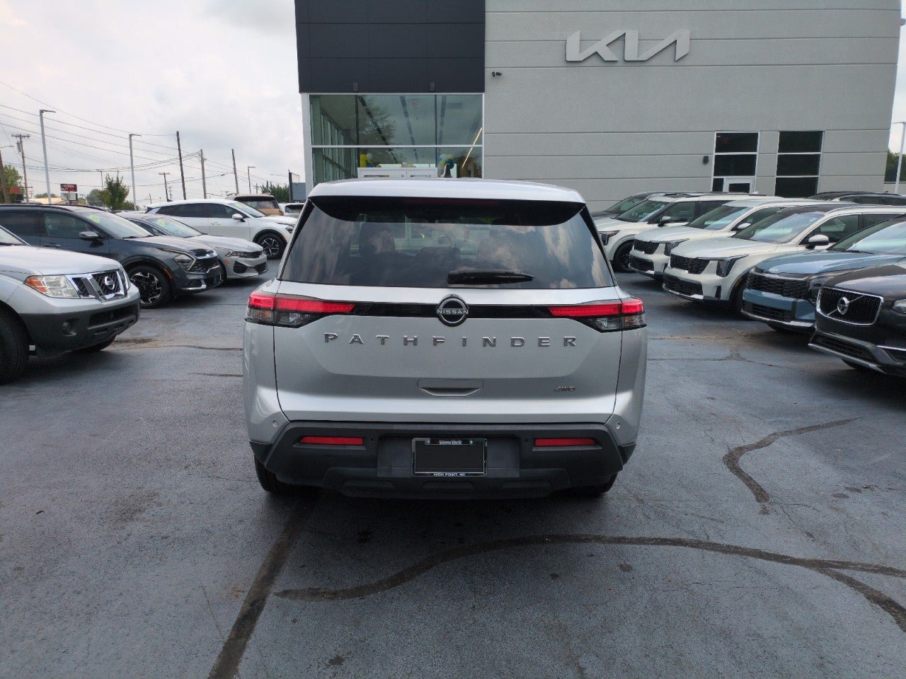 Used 2023 Nissan Pathfinder S AWD/4WD image 6