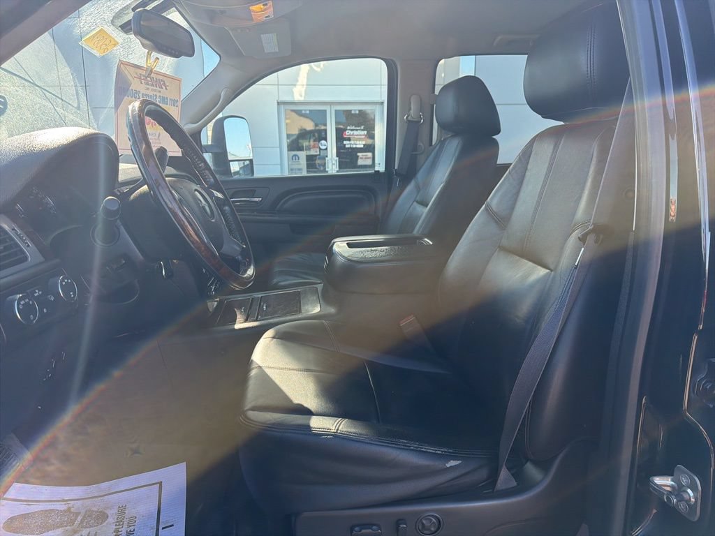 Used 2011 GMC Sierra 2500 Denali w/ Suspension Package, Off-Road AWD/4WD image 12