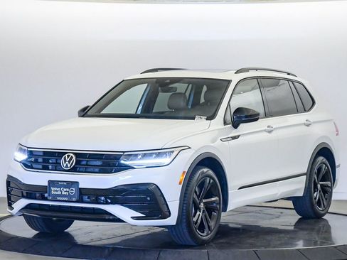 Used 2023 Volkswagen Tiguan SE R-Line FWD image 1