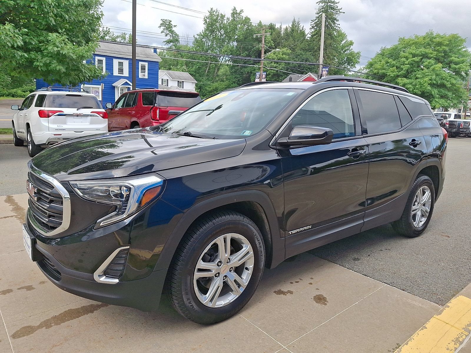 Used 2020 GMC Terrain SLE w/ Driver Convenience Package AWD/4WD image 3