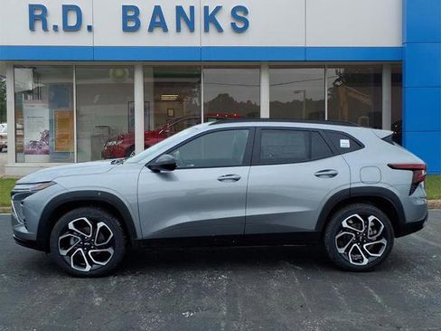 New 2026 Chevrolet Trax RS w/ Driver Confidence Package image 2