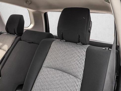 Used 2018 Toyota 4Runner SR5 AWD/4WD image 23