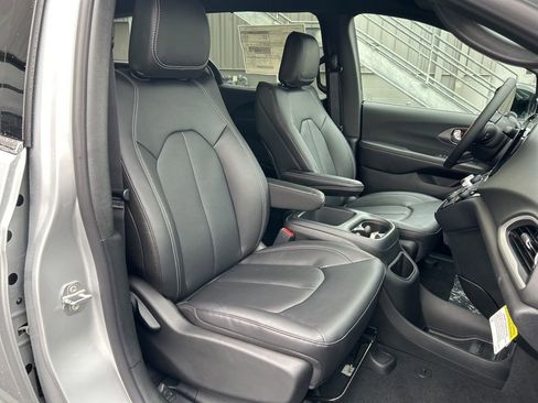 New 2026 Chrysler Voyager LX image 42