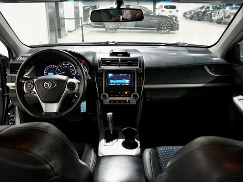 Used 2014 Toyota Camry SE image 12