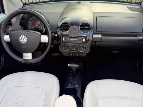 Used 2010 Volkswagen Beetle Final Edition image 20