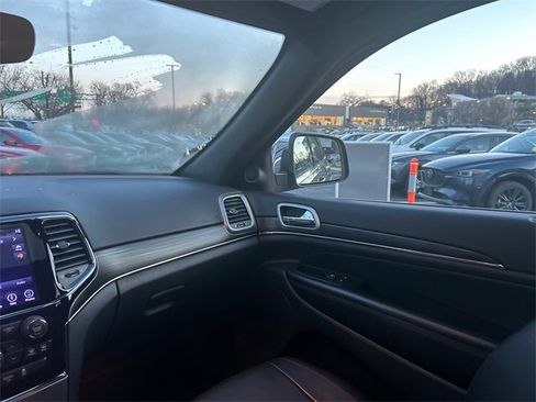 Used 2019 Jeep Grand Cherokee Limited image 26