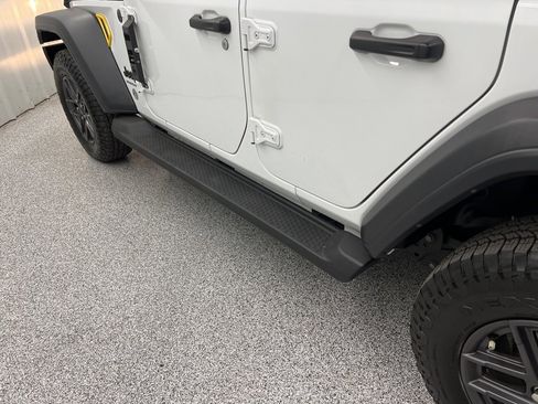 Used 2024 Jeep Wrangler Sport S image 9