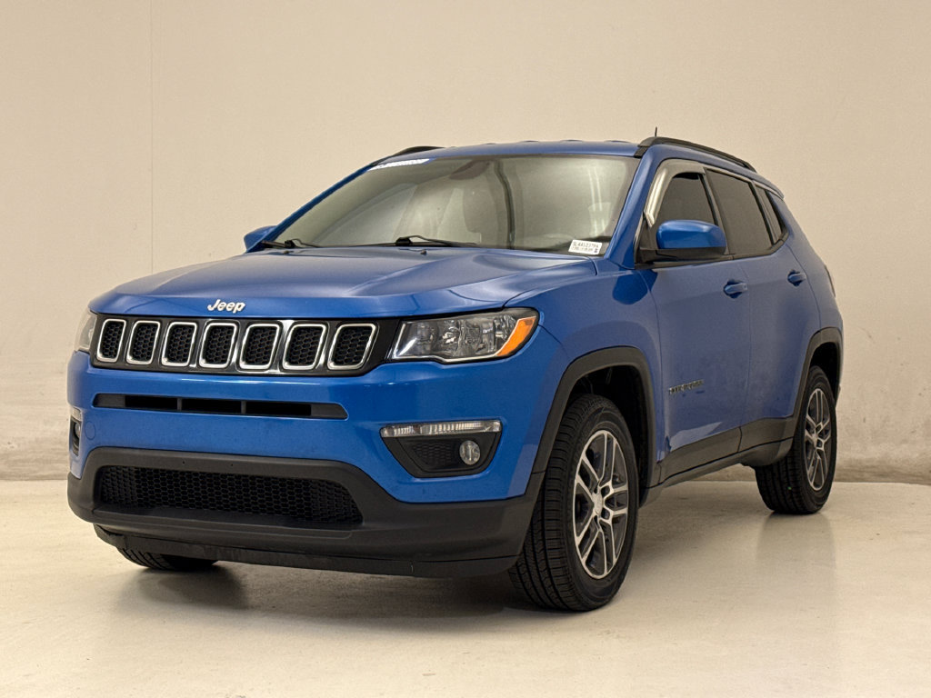 Used 2017 Jeep Compass Latitude w/ Popular Equipment Group AWD/4WD image 2