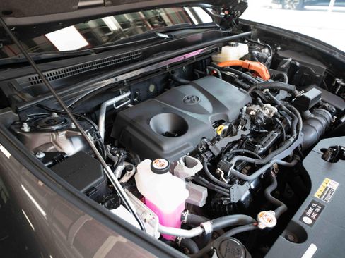 Used 2023 Toyota Crown AWD/4WD image 31