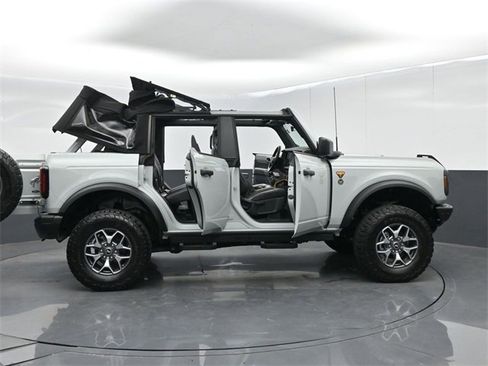 Used 2021 Ford Bronco Badlands image 70