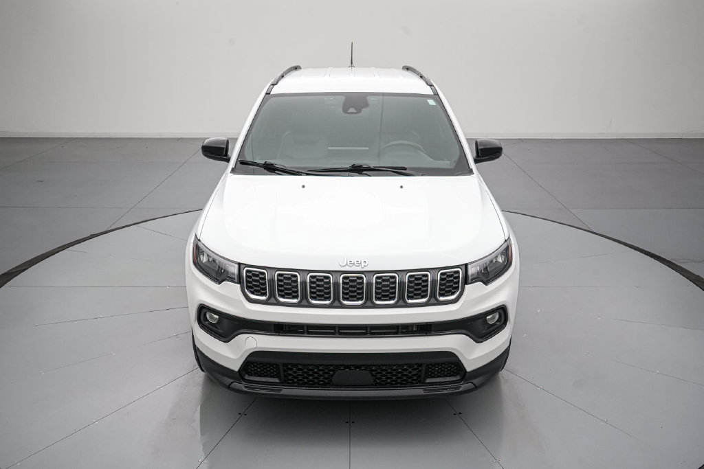 Used 2024 Jeep Compass Latitude AWD/4WD image 9