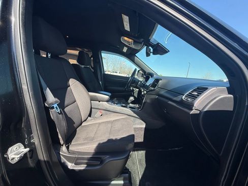 Used 2020 Jeep Grand Cherokee Laredo AWD/4WD image 30