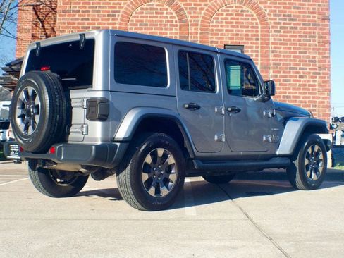 Used 2018 Jeep Wrangler Unlimited Sahara image 5