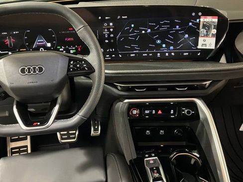 New 2025 Audi SQ5 Premium image 18