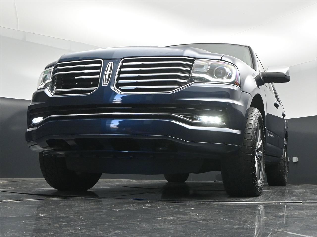Used 2017 Lincoln Navigator Select AWD/4WD image 28